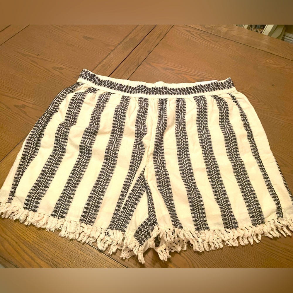 Lane Bryant Woman’s Black & Cream Striped Shorts Size 18/20 NWT Fringe Bohemian